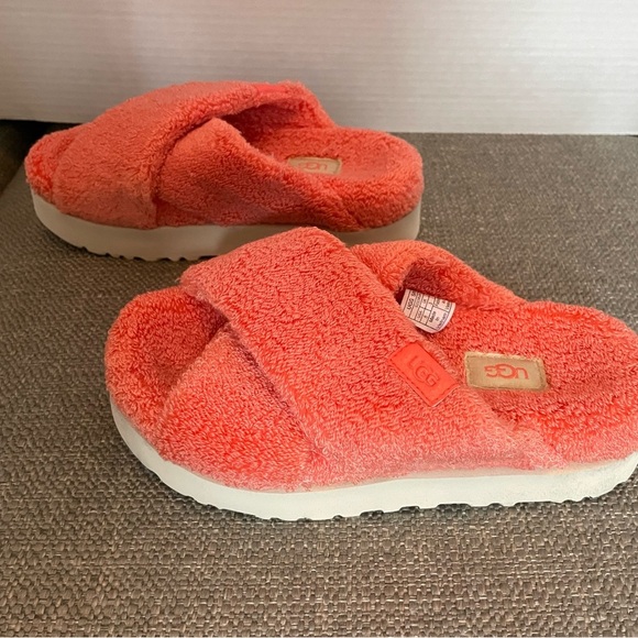 Ugg Fuzzy Sugar terry Cross Slide Size 5 - Picture 4 of 8